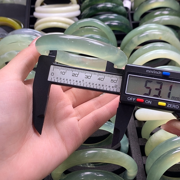 蛇纹石玉未镶嵌手镯187