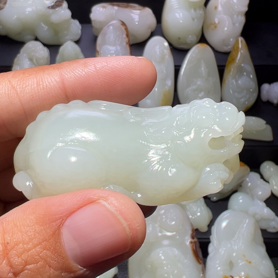 麦***哥和田玉未镶嵌颈饰