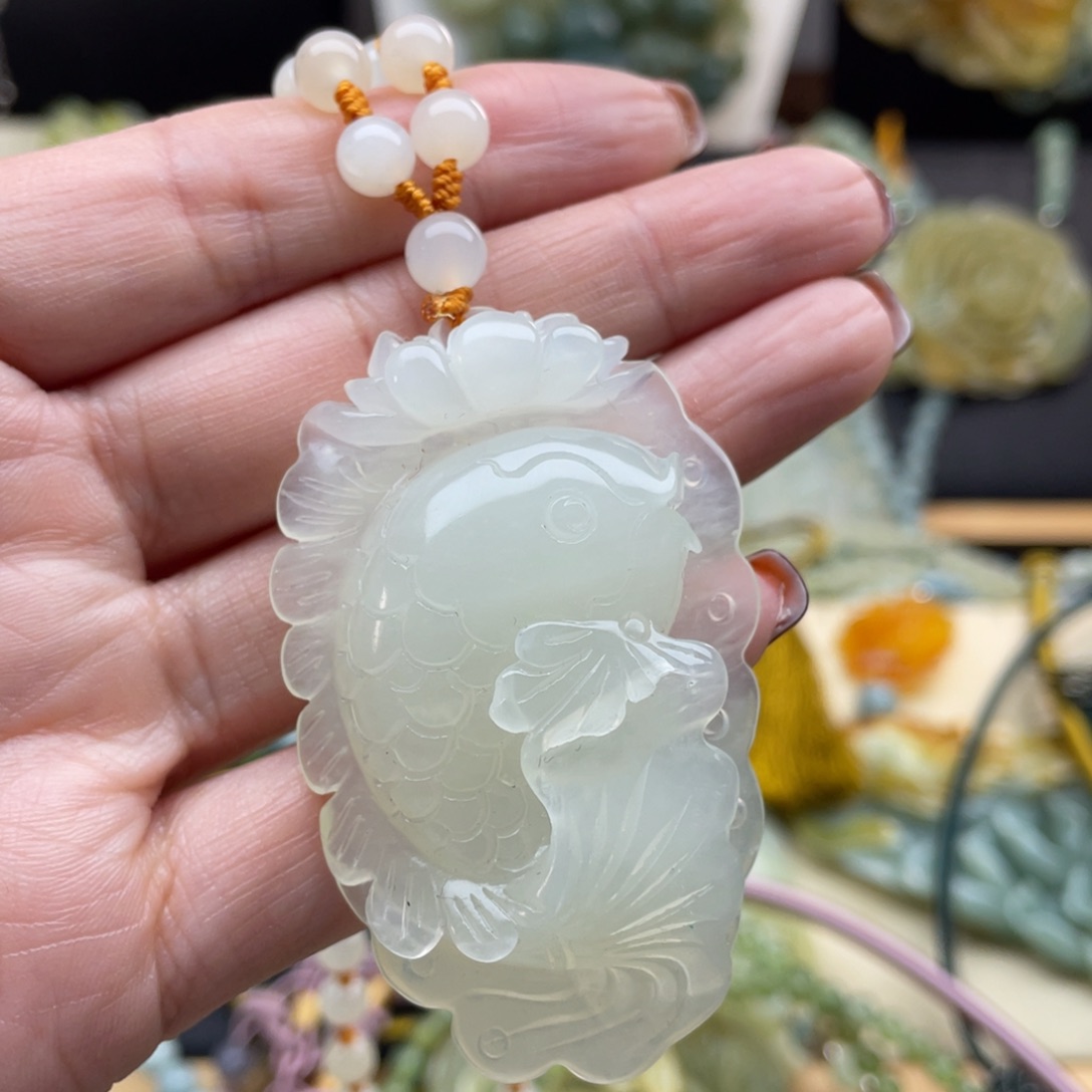 蛇纹石玉颈饰未镶嵌