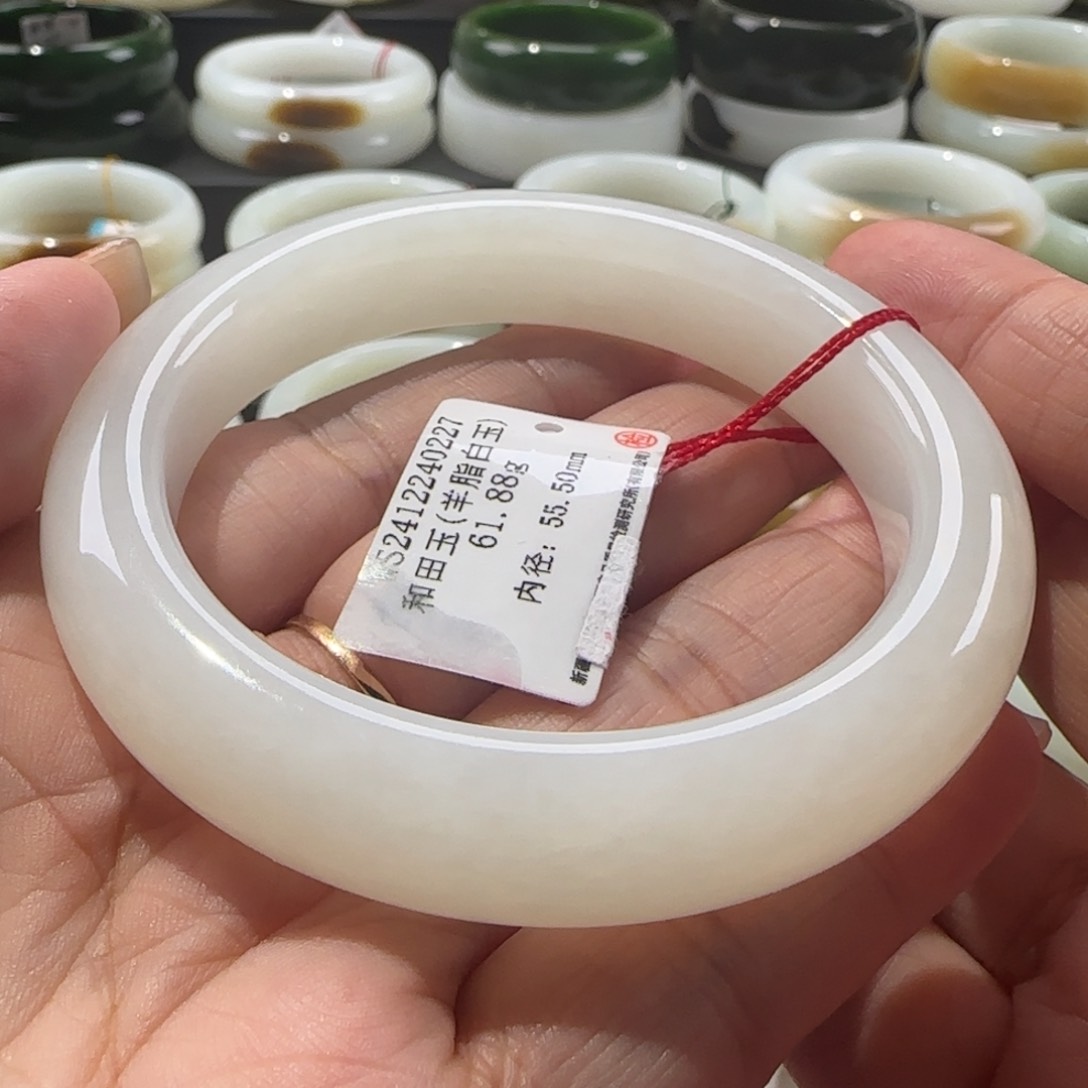 和田玉手镯未镶嵌