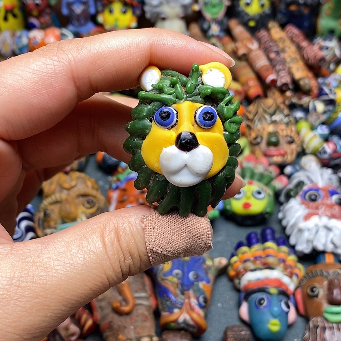 琉璃颈饰福利狮子