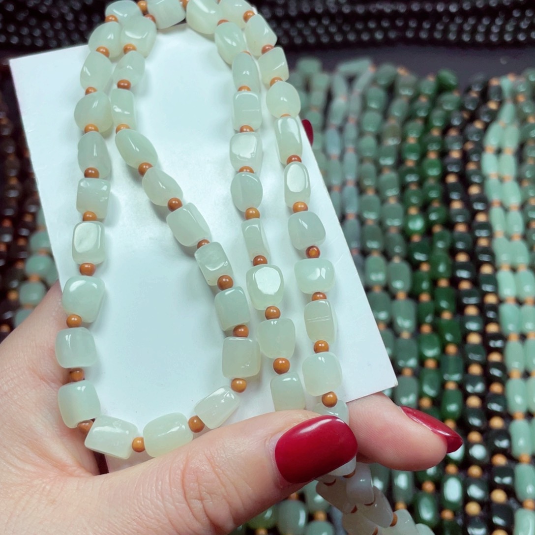 和田玉颈饰未镶嵌