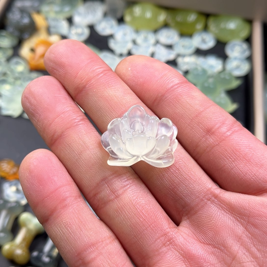 蛇纹石玉原石未镶嵌