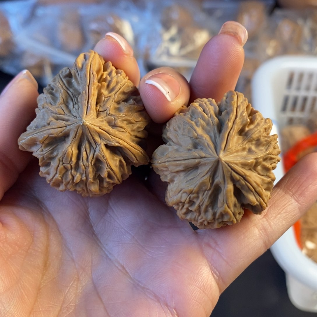 文玩核桃把件对儿