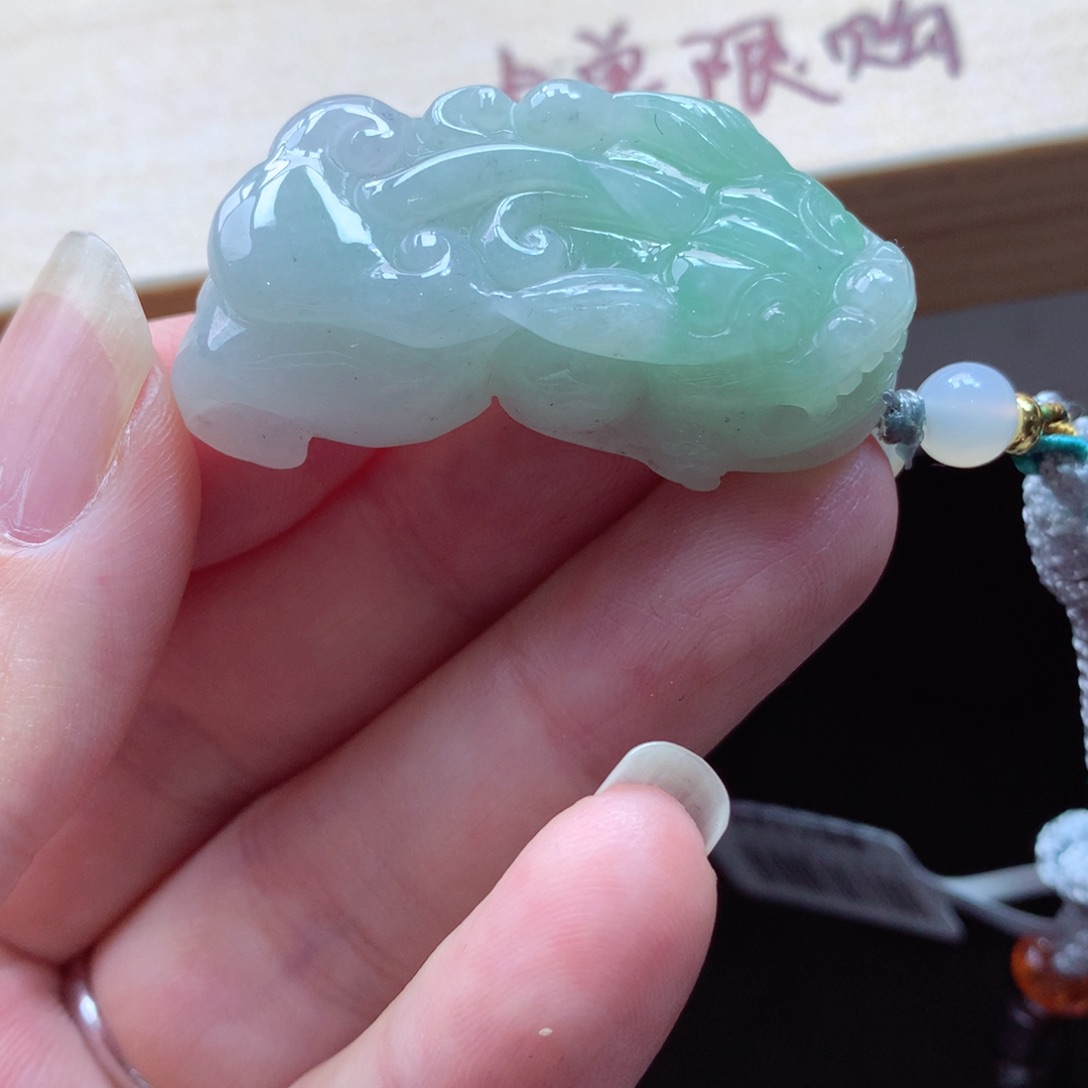 翡翠颈饰未镶嵌吊坠