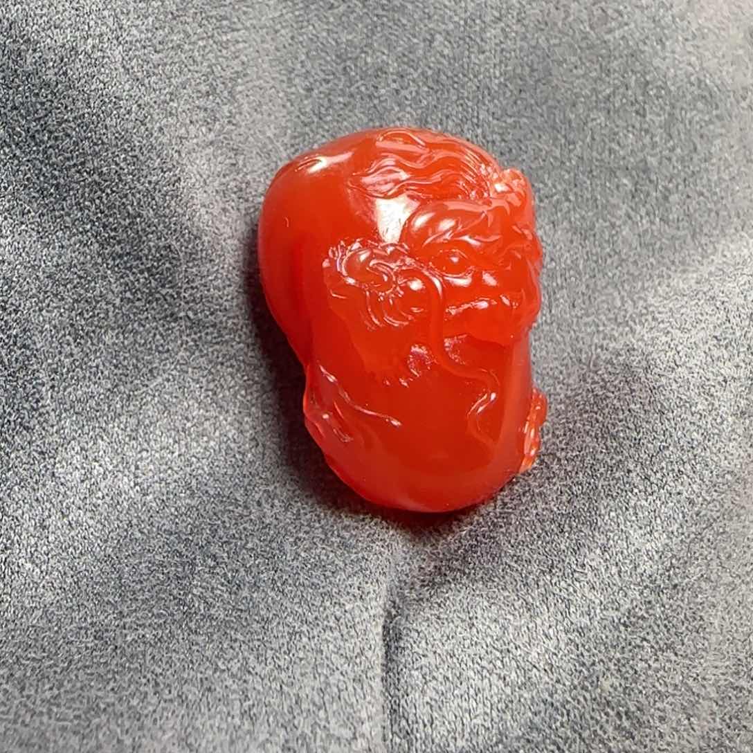 南红玛瑙龙抱柱未镶嵌飞*