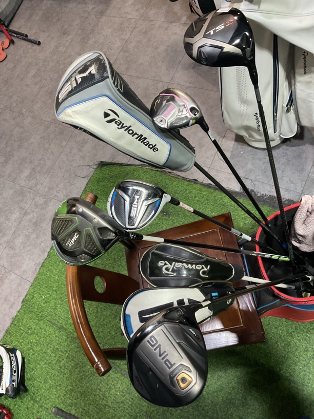 高尔夫球杆一些不过千的木杆