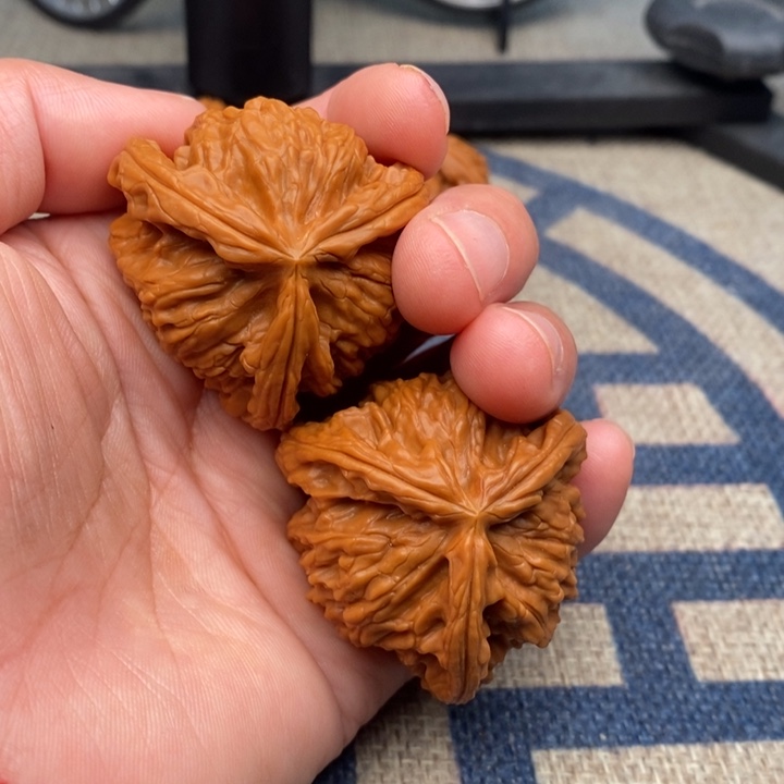 吊坠文玩核桃小**、三棱