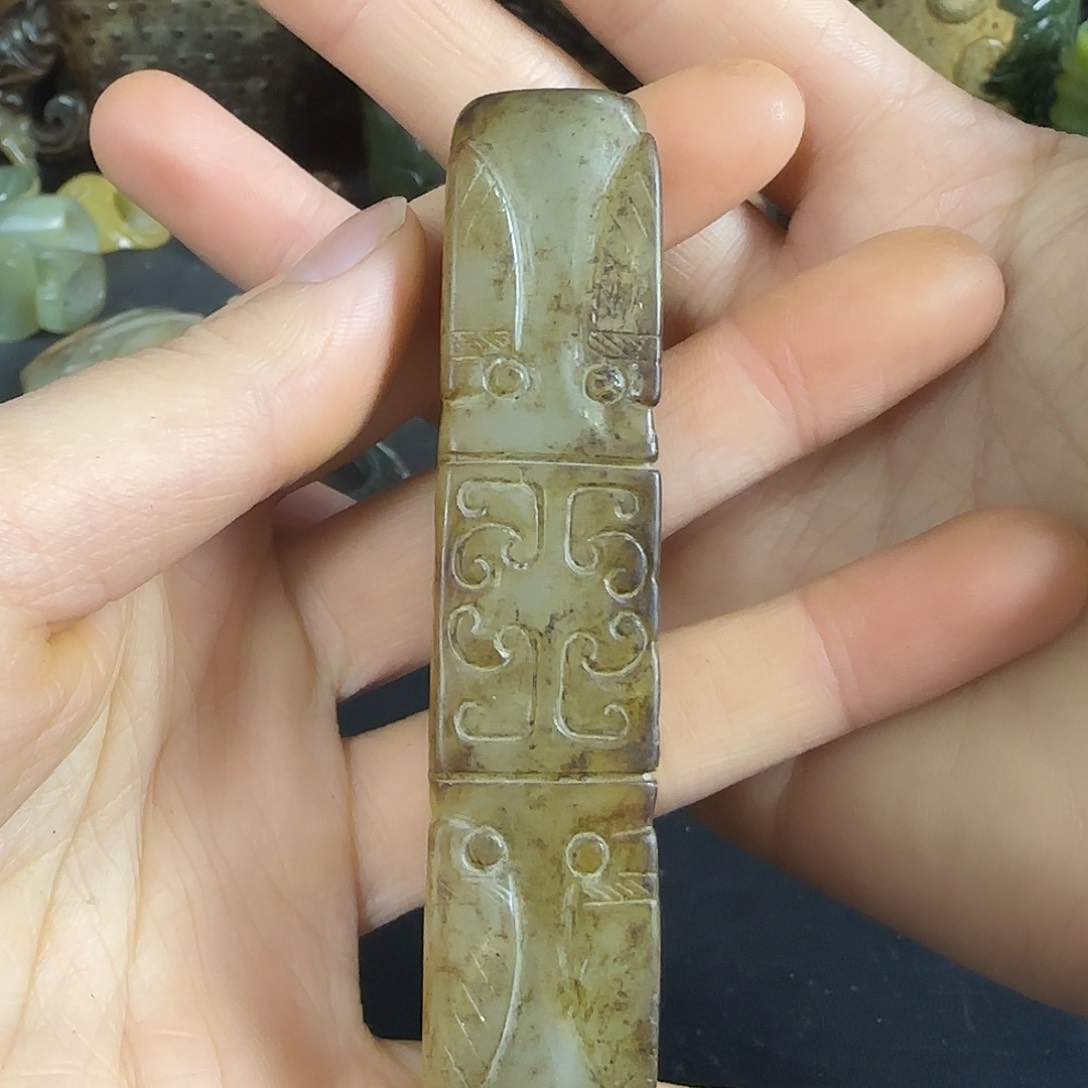 透闪石质玉挂件未镶嵌