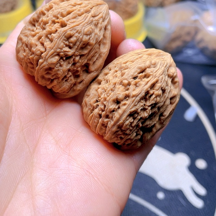 文玩核桃吊坠南疆石一对