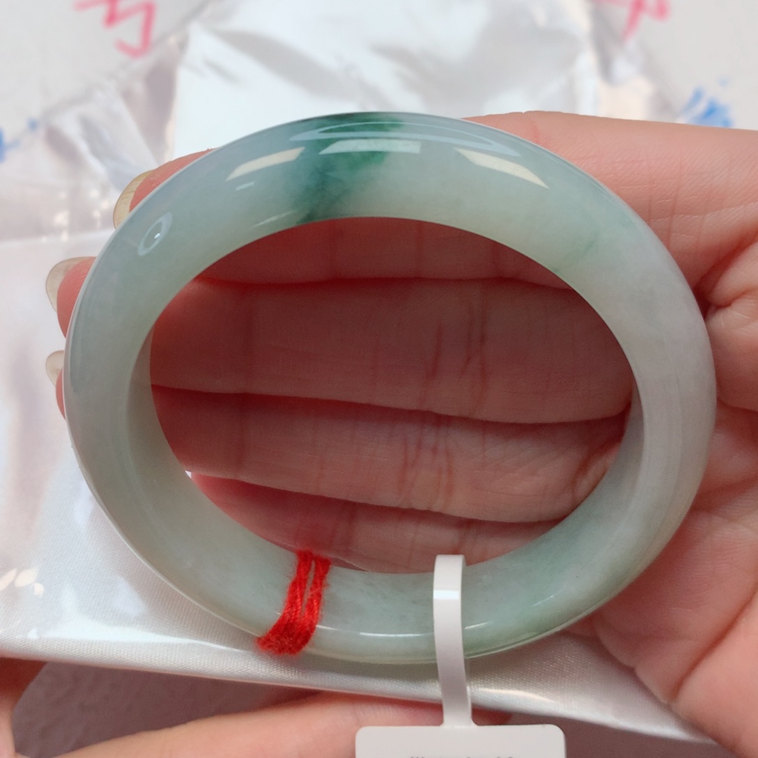 翡翠手镯未镶嵌53圈