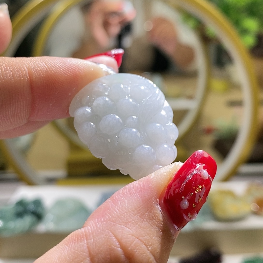 【闪购商品】翡翠颈饰未镶嵌葡萄