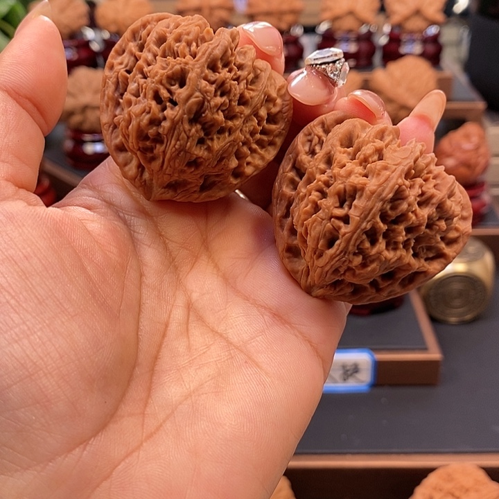 文玩核桃吊坠张**剧核桃