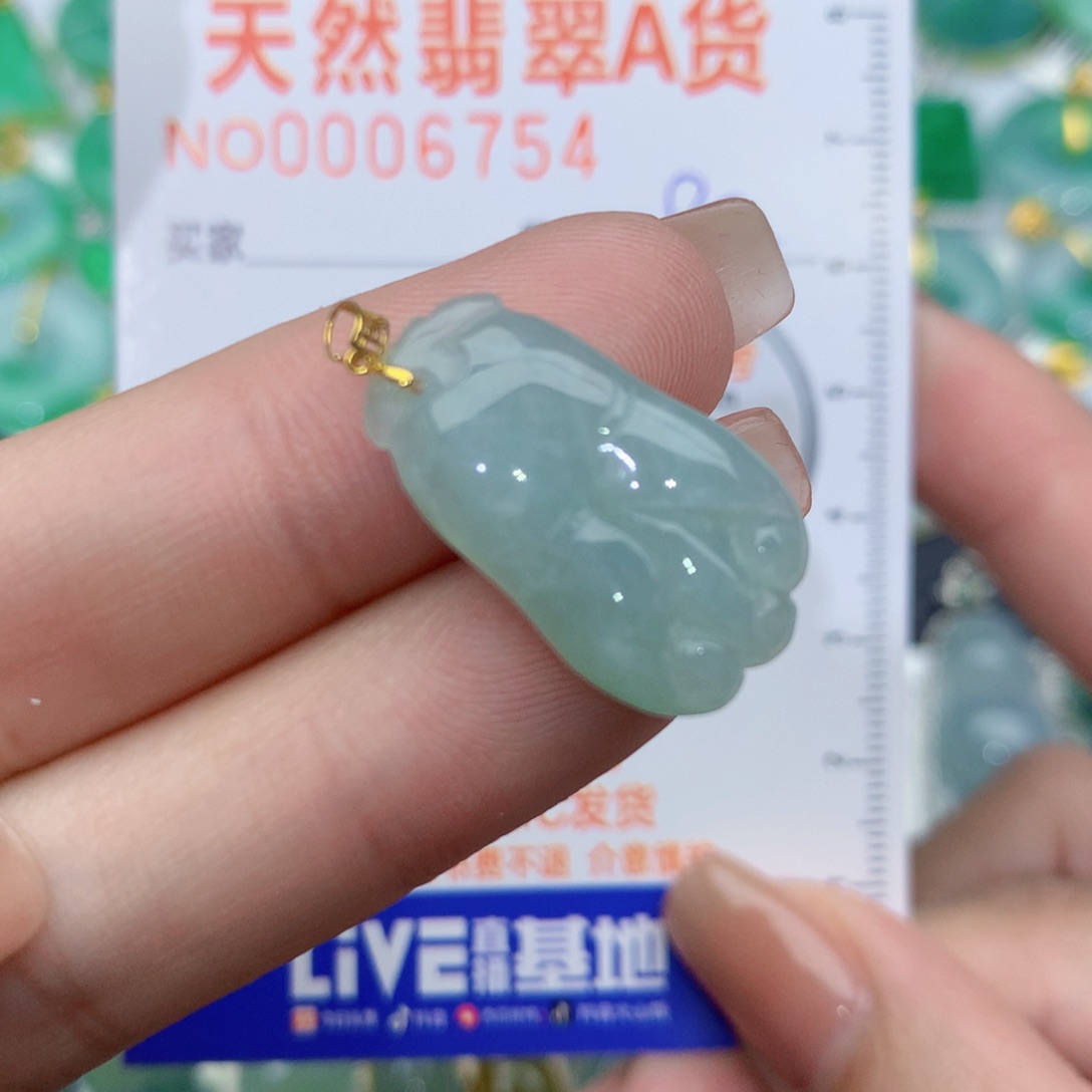 翡翠颈饰18K金镶嵌瓜