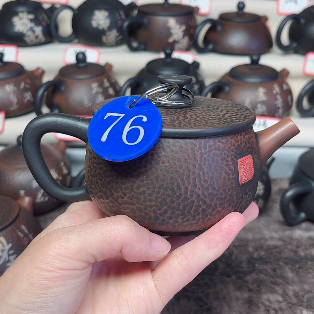 225毫升微微瑕纯手工锤纹堆雕大口石瓢壶