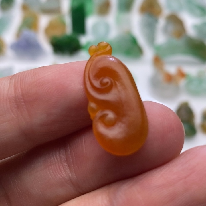 定制翡翠未镶嵌翡翠红如意
