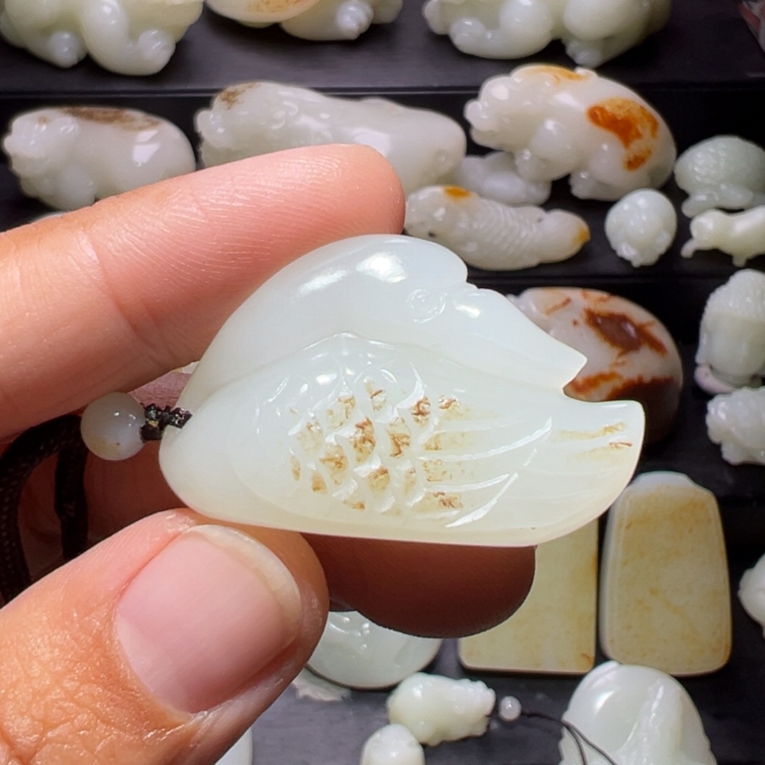 辰***太和田玉未镶嵌颈饰