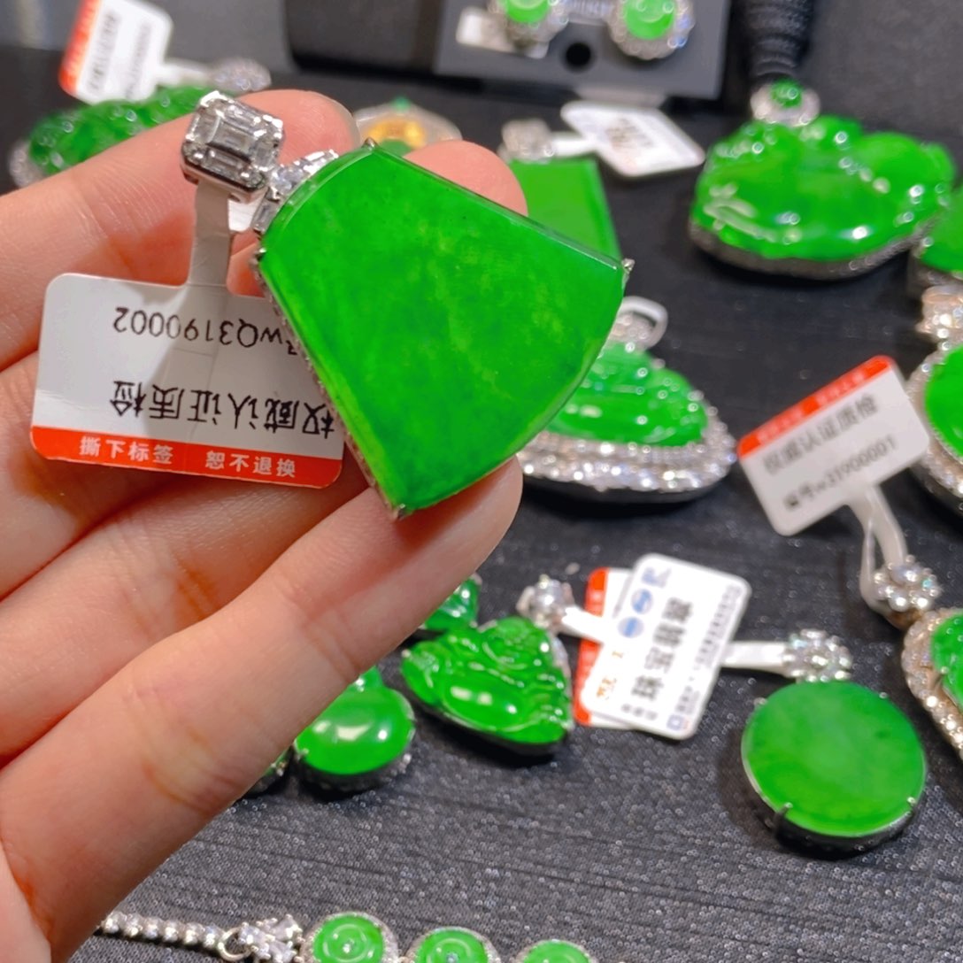 翡翠未镶嵌吊坠(不含链)