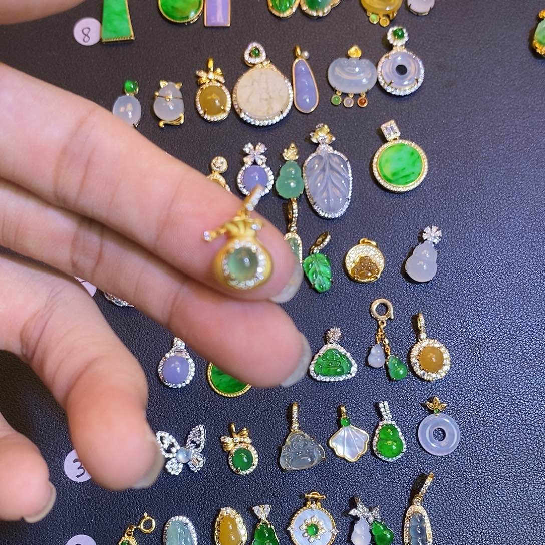 吊坠(不含链)18K金镶嵌翡翠