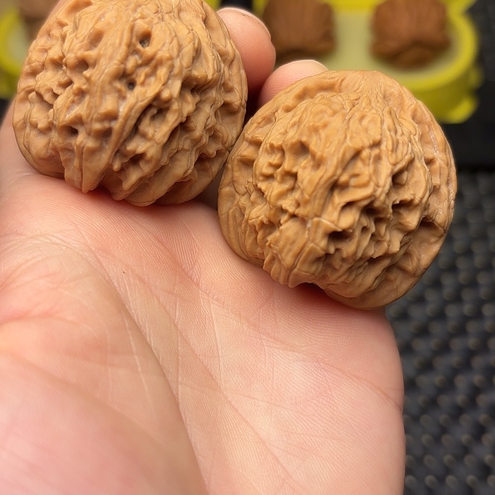 文玩核桃吊坠39全品红狮子头