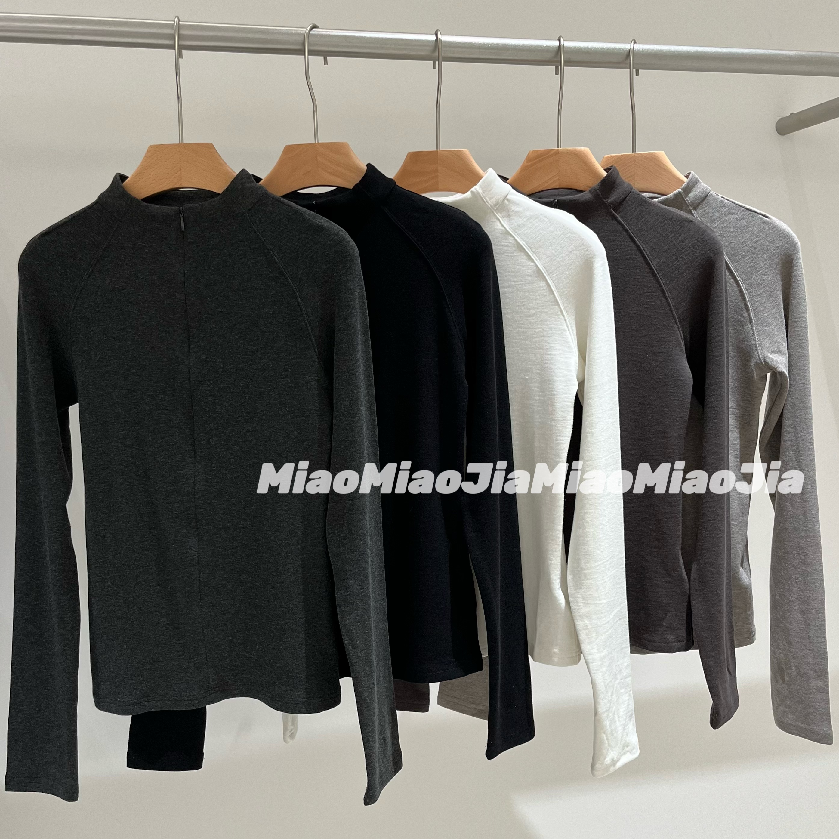 /苗苗家/『别样』巨显瘦！软糯亲肤领口半拉链设计长袖打底上衣