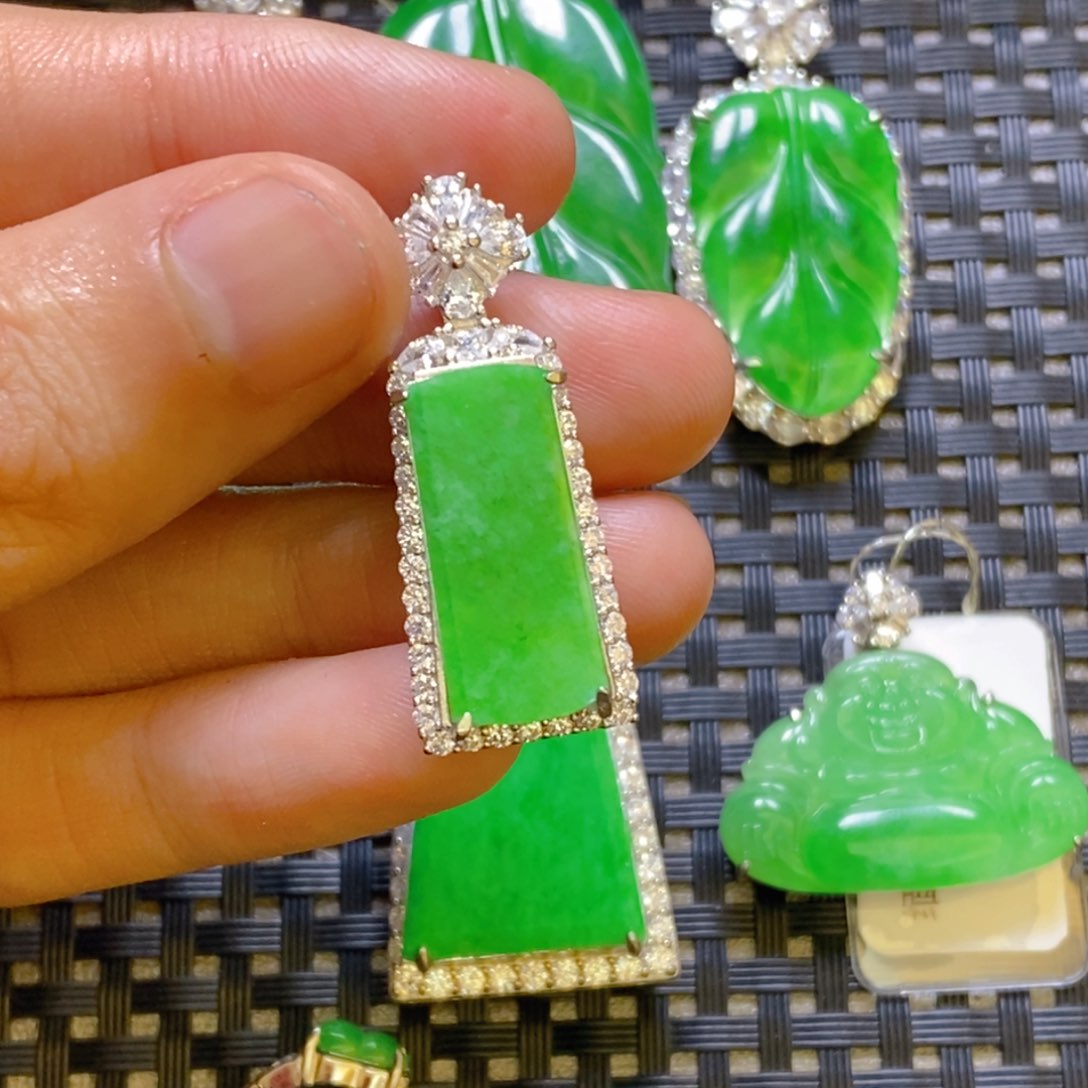 翡翠颈饰银S925镶嵌吊坠