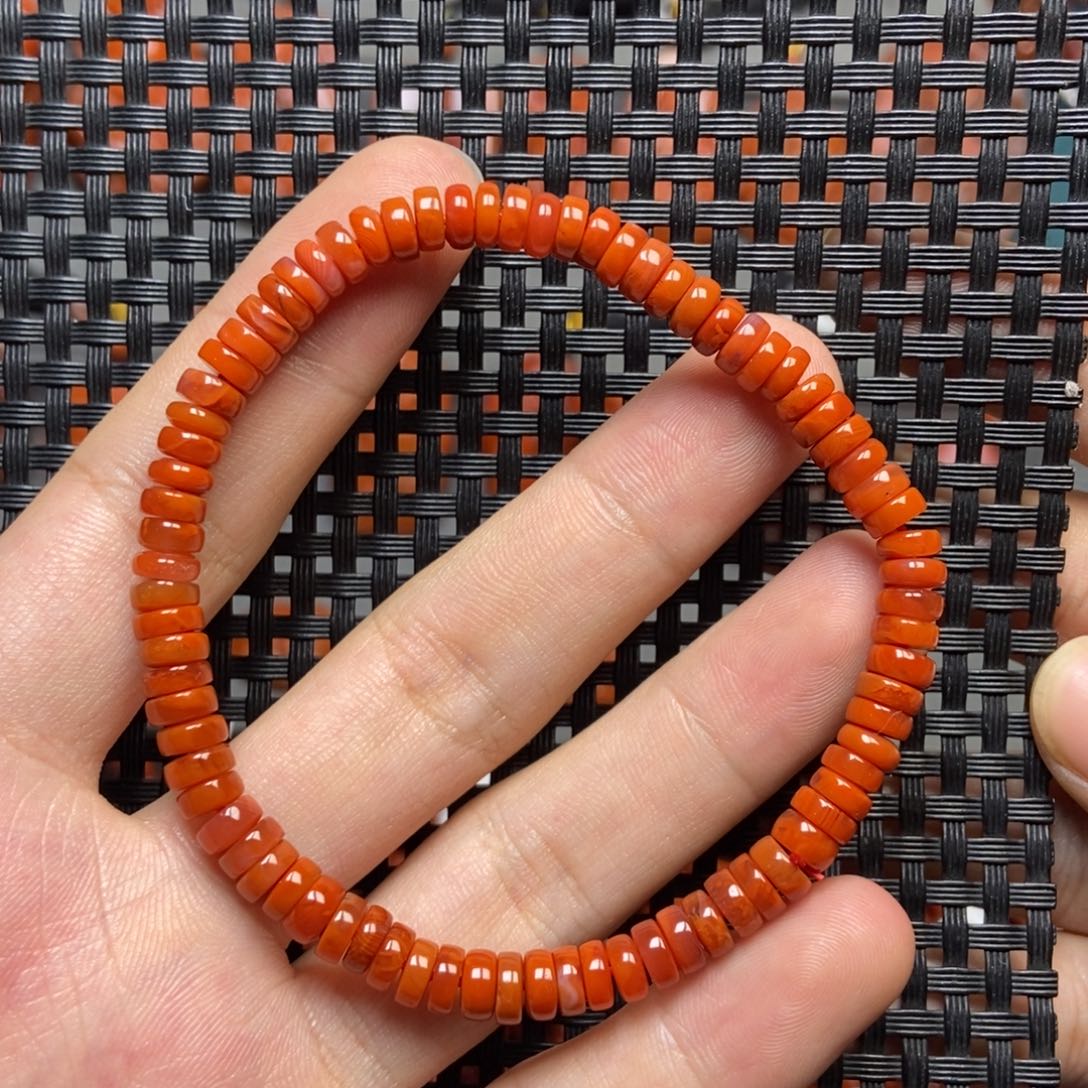 癫***.南红玛瑙未镶嵌手串5+’mm