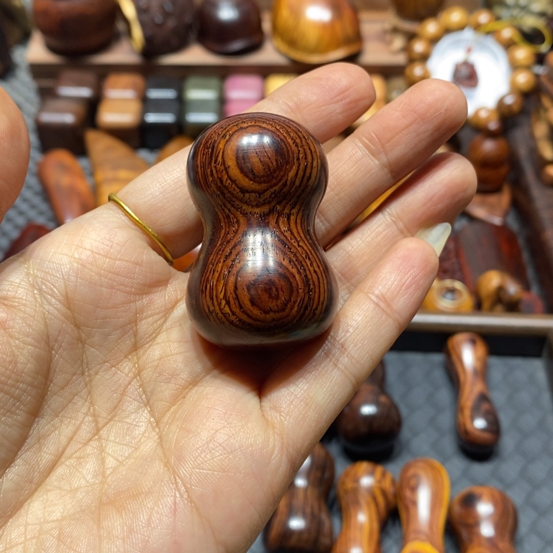 岁****微凹黄檀（南美大红酸枝）