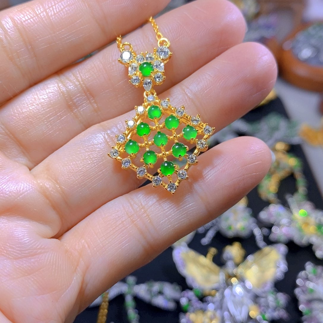 翡翠颈饰银S925镶嵌天然翡翠