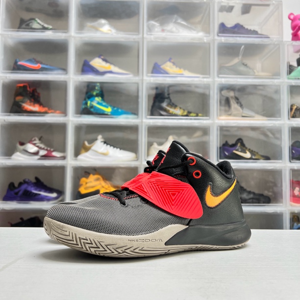 95新 maje 44.5码/95新 Flytrap3 黑红 球鞋