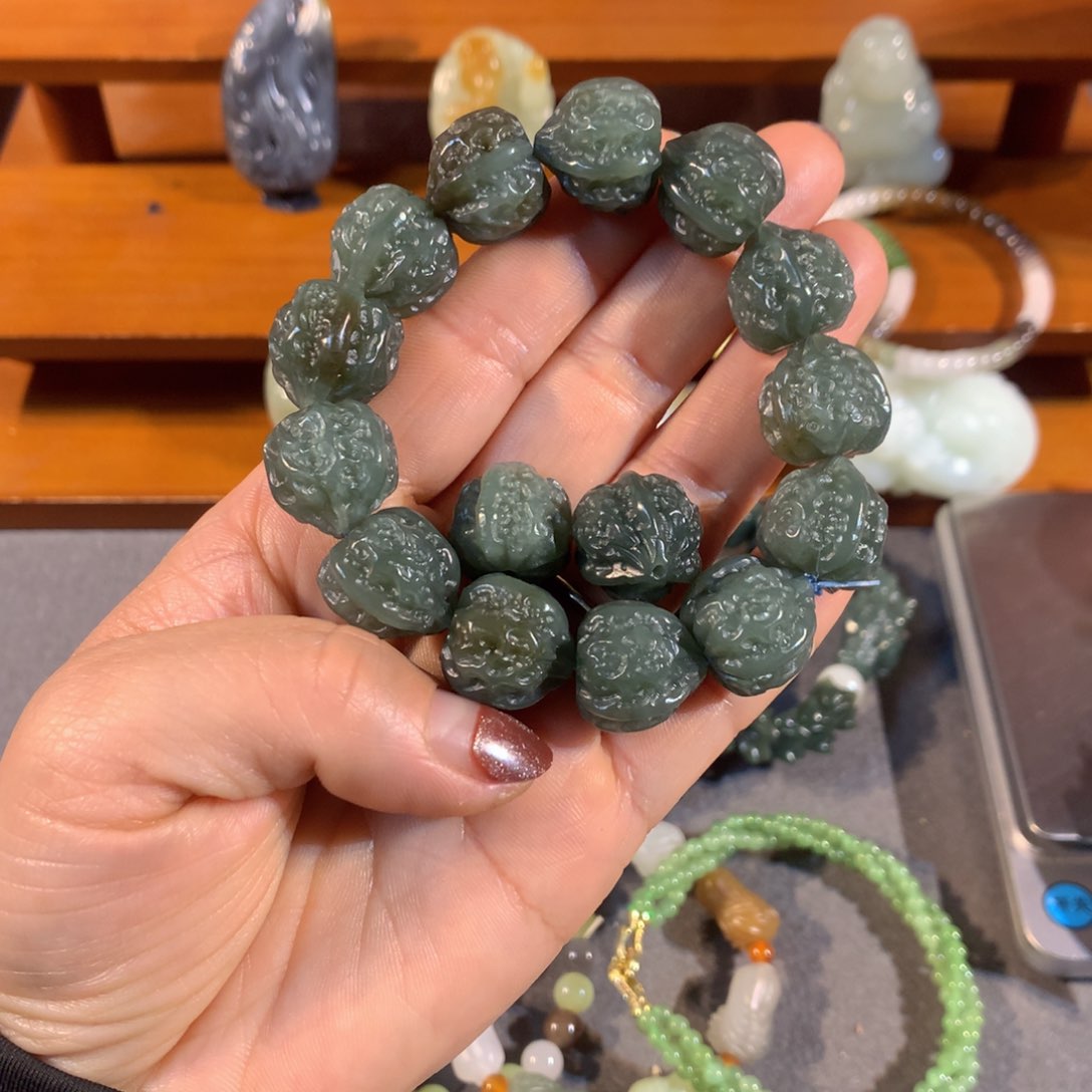 和田玉（糖玉）颈饰未镶嵌表**我