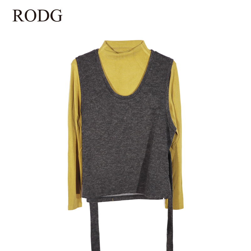 RODGR54TS1631A 冬季新款常规款V领短款纯色女修身型套装 1631