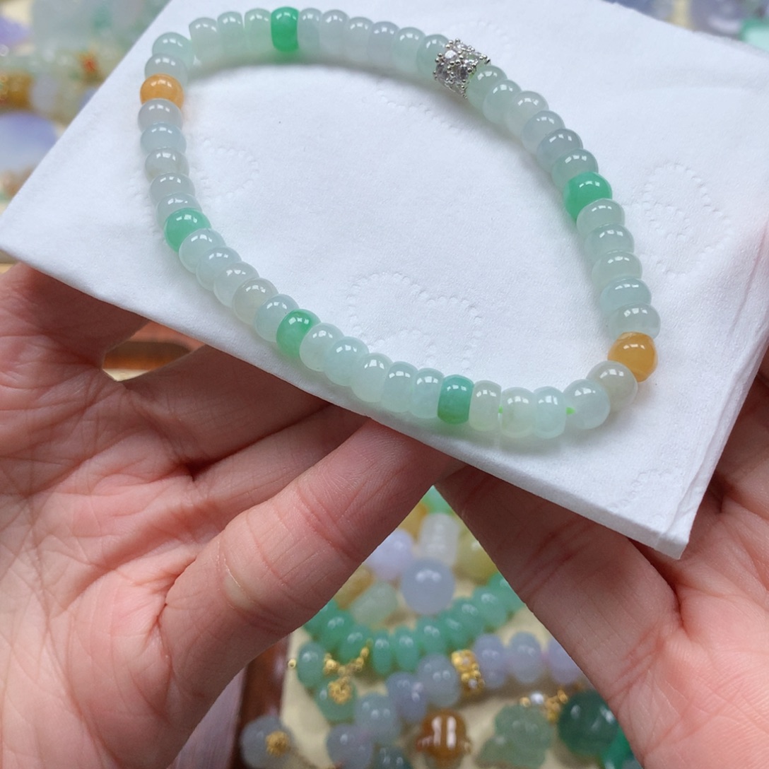 翡翠未镶嵌颈饰是