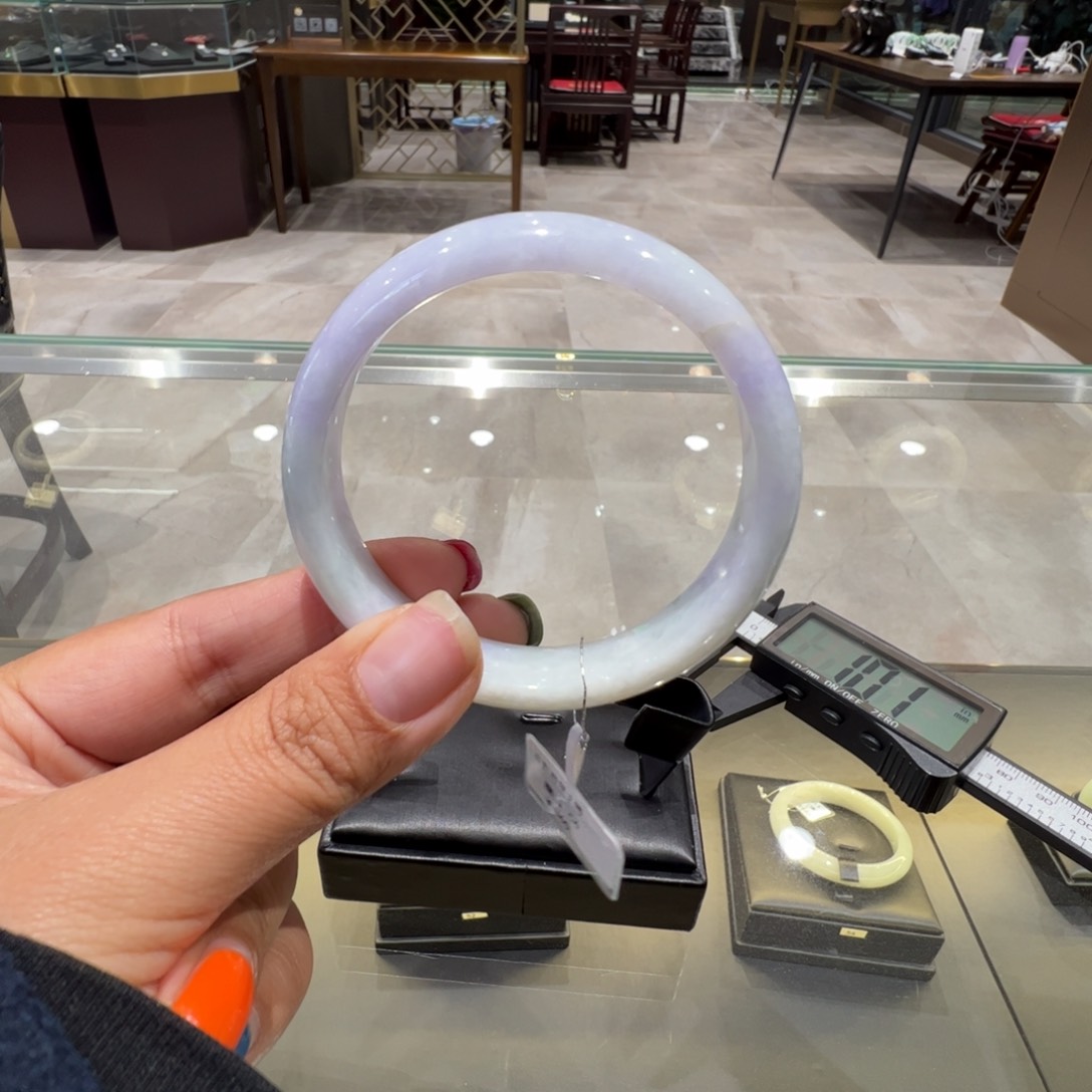 翡翠手镯未镶嵌紫色