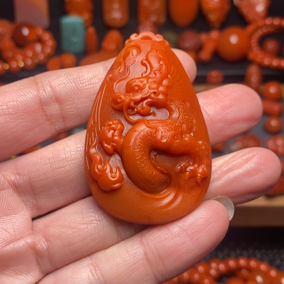 南红玛瑙吊坠未镶嵌