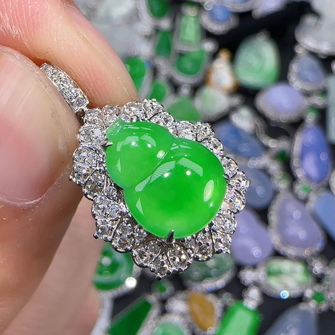 翡翠颈饰18K金镶嵌二***总天然翡翠