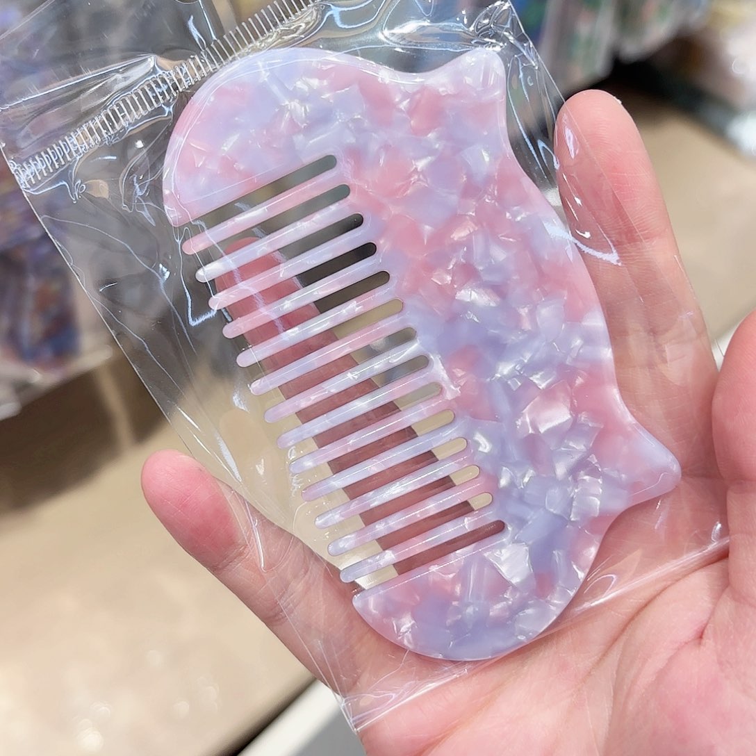 布艺非金属粉紫梳子