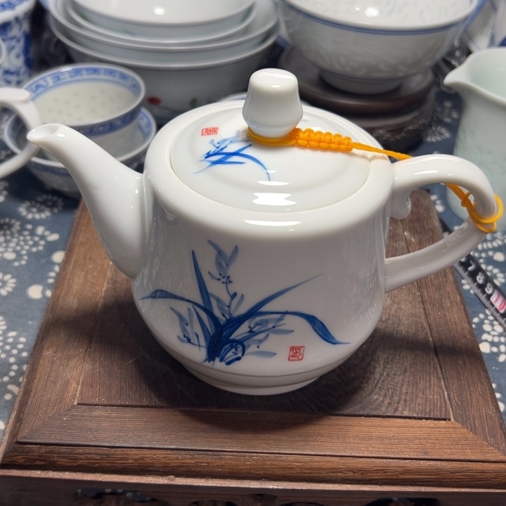 陶手绘兰花茶壶500毫升