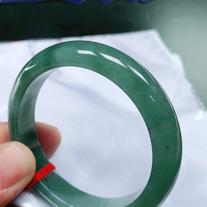 翡翠手镯未镶嵌翡翠手镯未镶嵌