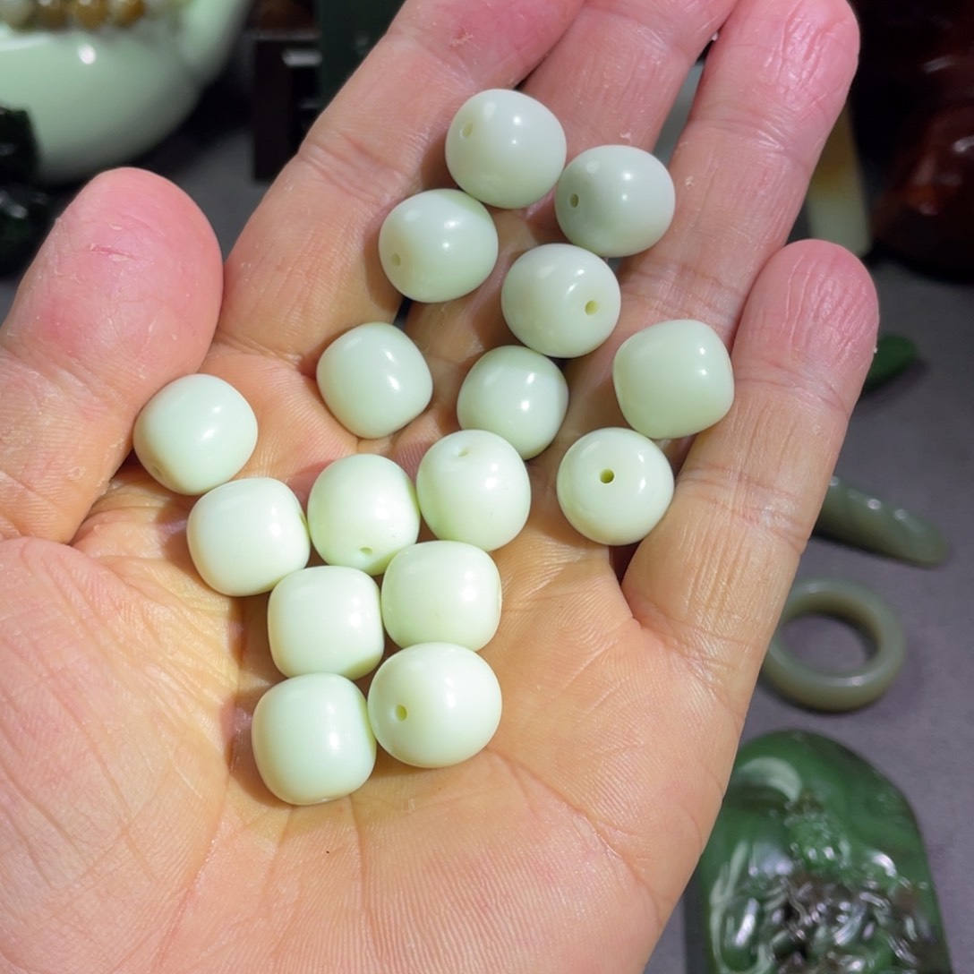 颈饰未镶嵌和田玉杨*