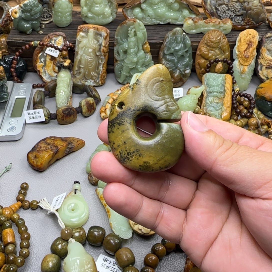 岫岩河磨玉（透闪石质玉）未镶嵌珠宝奇石