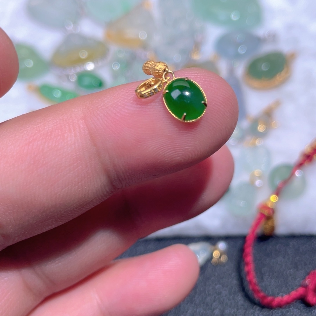 颈饰18K金镶嵌翡翠