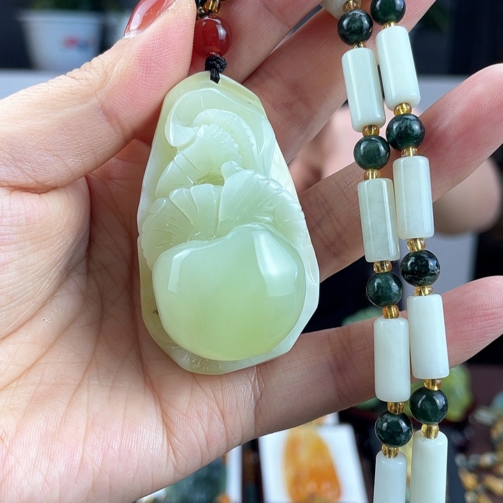 蛇纹石玉颈饰未镶嵌