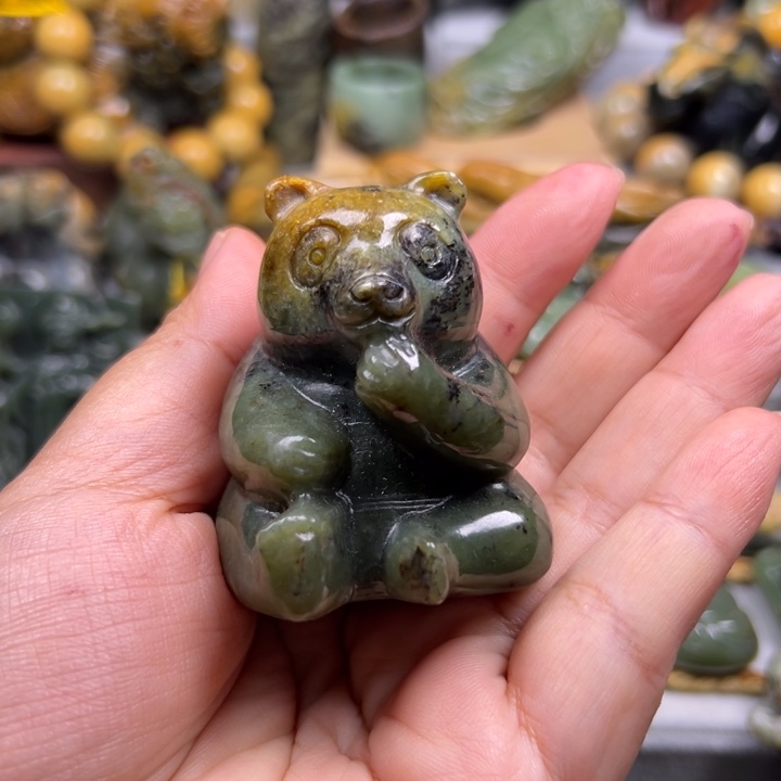 未镶嵌岫岩河磨玉（透闪石质玉）把件