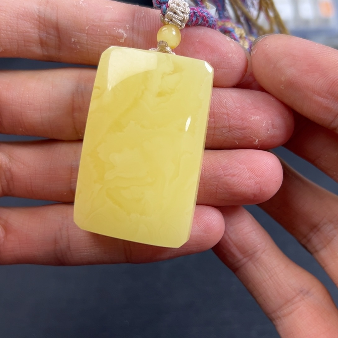 未镶嵌颈饰琥珀发