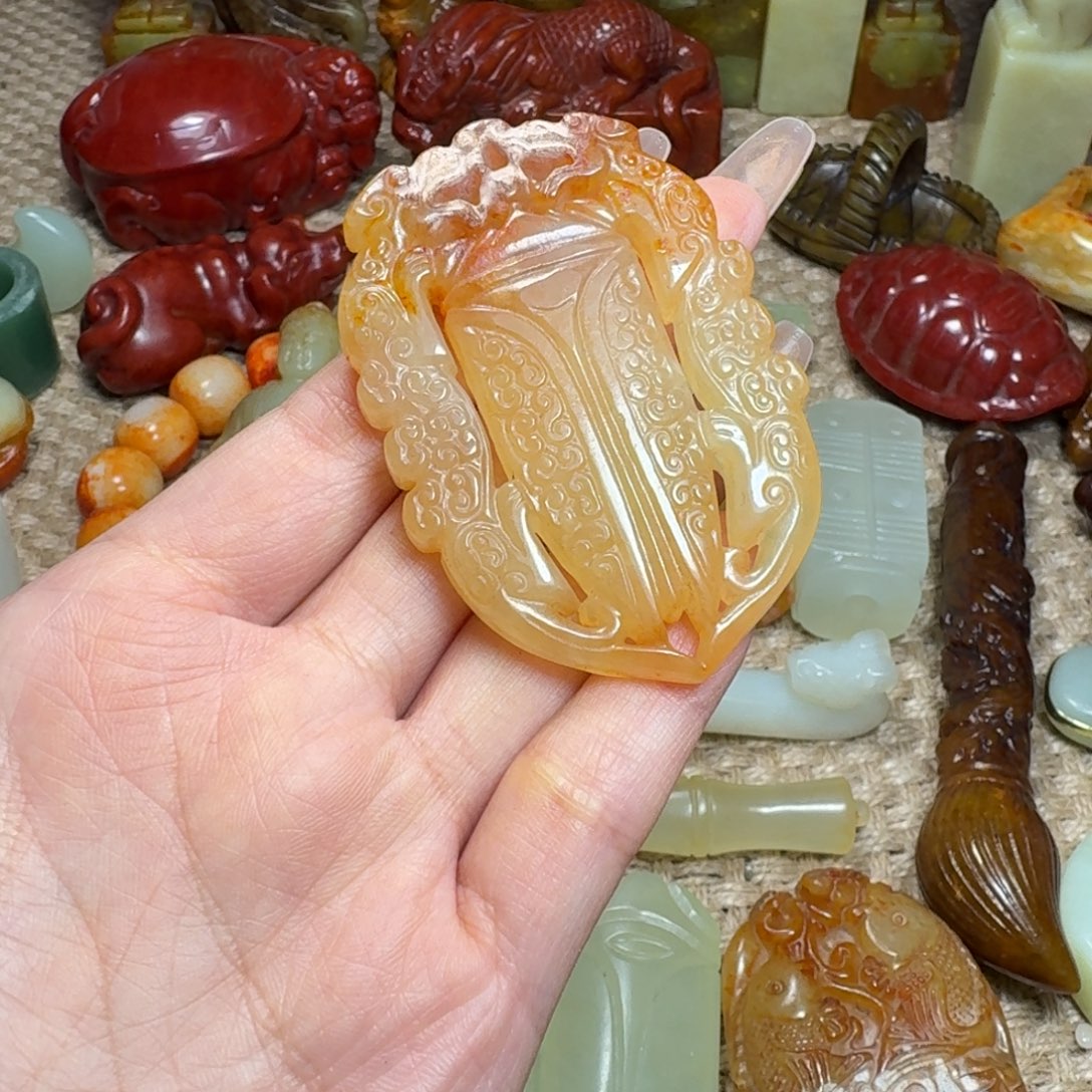 蛇纹石玉未镶嵌颈饰