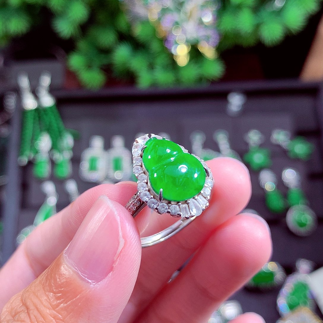 颈饰未镶嵌翡翠天然