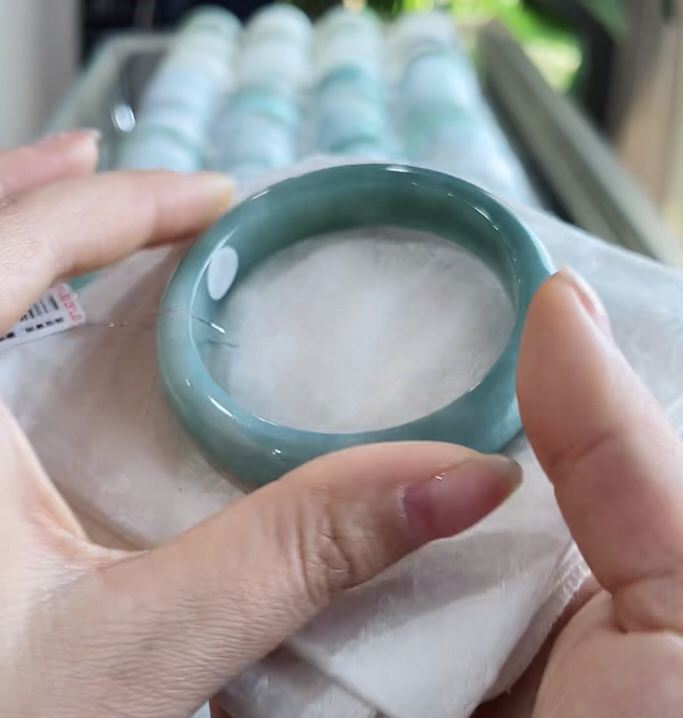 57天然A货翡翠手镯