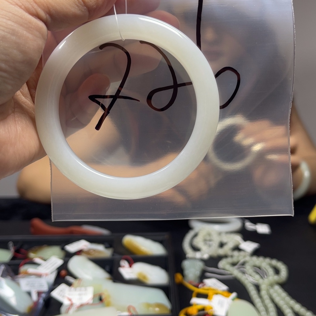 酸***甜和田玉手镯未镶嵌