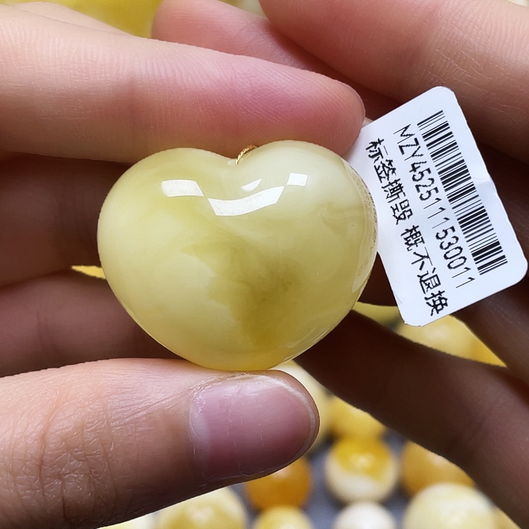 蜜蜡未镶嵌裸石31.3*25.6mm.